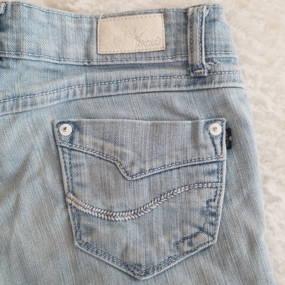 Kraus Jean's light wash denim capri - Picture 5 of 8